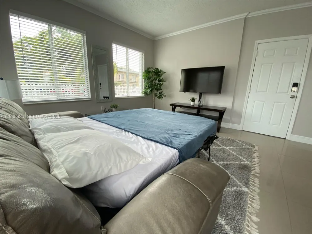 1459 NW 2nd St Miami, FL 33125