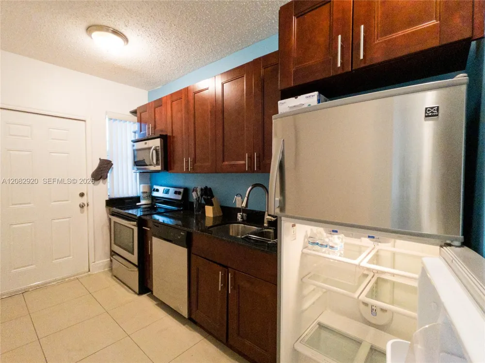 1459 NW 2nd St Miami, FL 33125