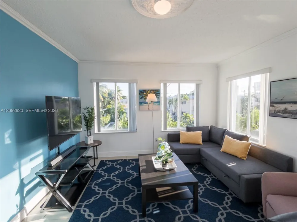 1459 NW 2nd St Miami, FL 33125