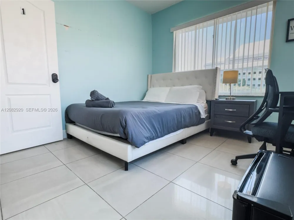 1459 NW 2nd St Miami, FL 33125