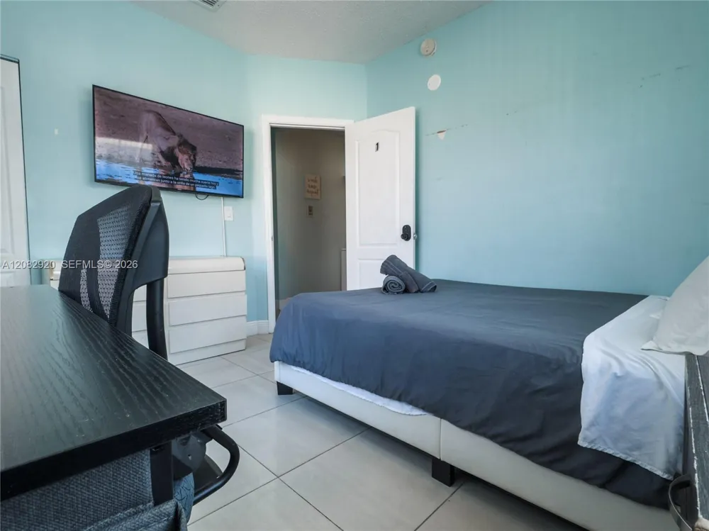 1459 NW 2nd St Miami, FL 33125