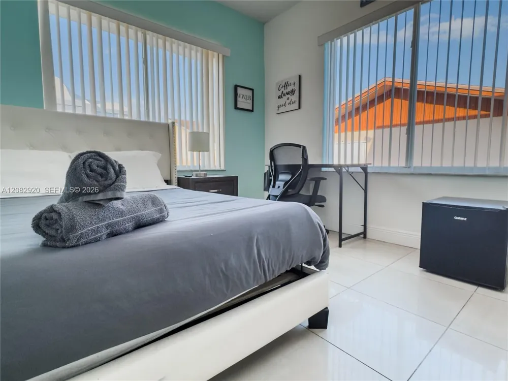 1459 NW 2nd St Miami, FL 33125