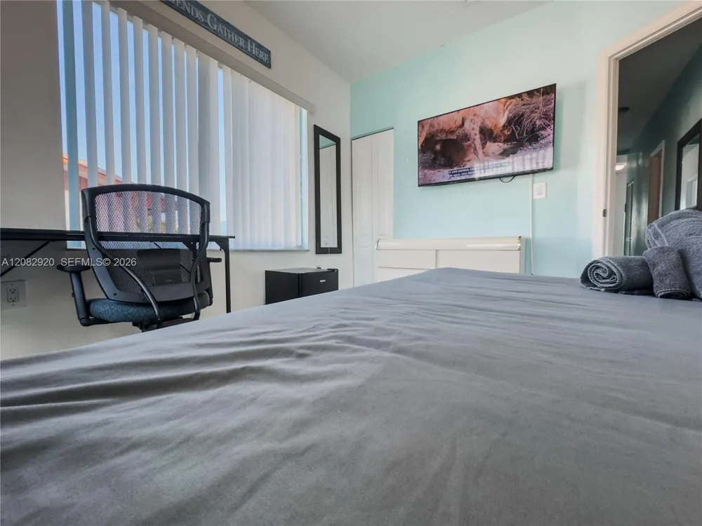 1459 NW 2nd St Miami, FL 33125