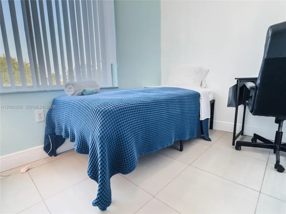 1459 NW 2nd St Miami, FL 33125