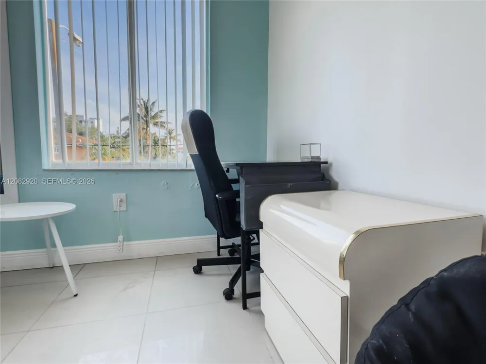 1459 NW 2nd St Miami, FL 33125