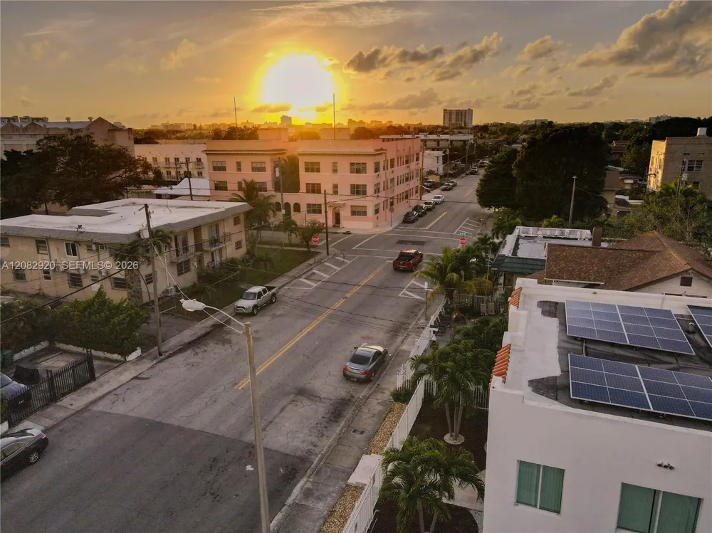 1459 NW 2nd St Miami, FL 33125