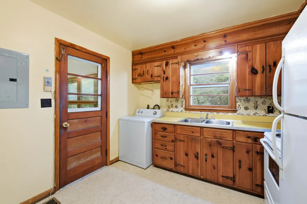 1928 Dahlia Dr Nashville, TN 37210