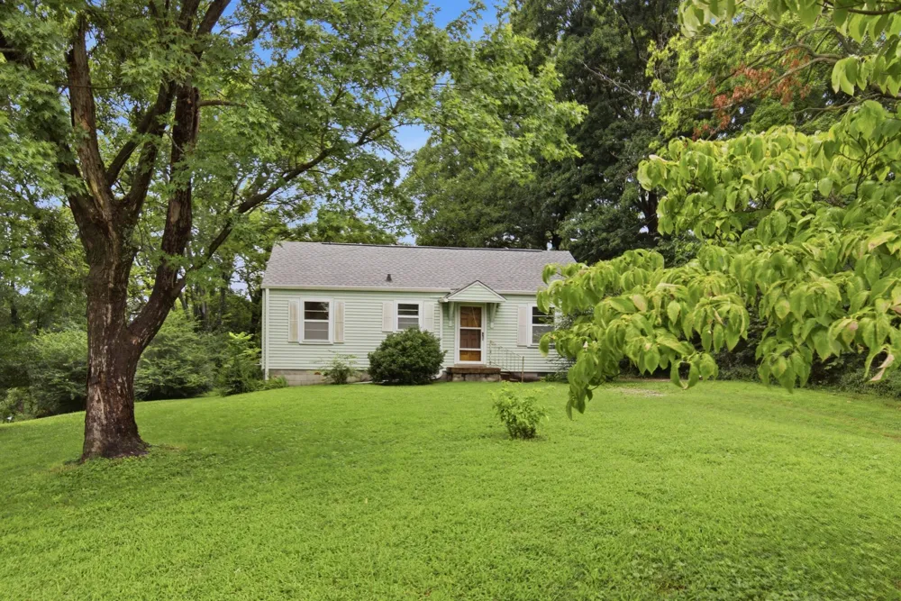 1928 Dahlia Dr Nashville, TN 37210