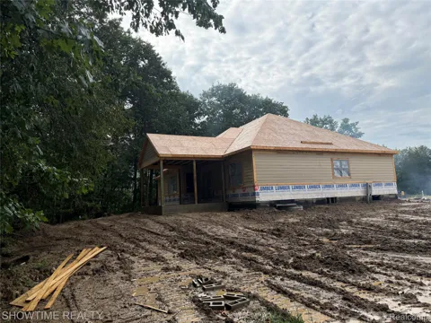 4095 Metamora Ridge