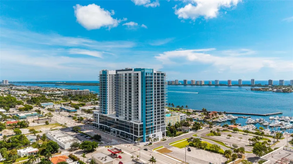 220 LAKE SHORE DRIVE #704 Lake Park, FL 33403