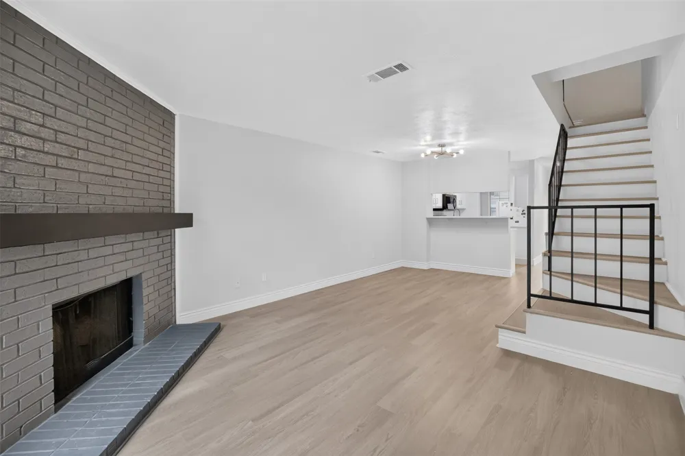 621 Carriagehouse Lane #8F Garland, TX 75040