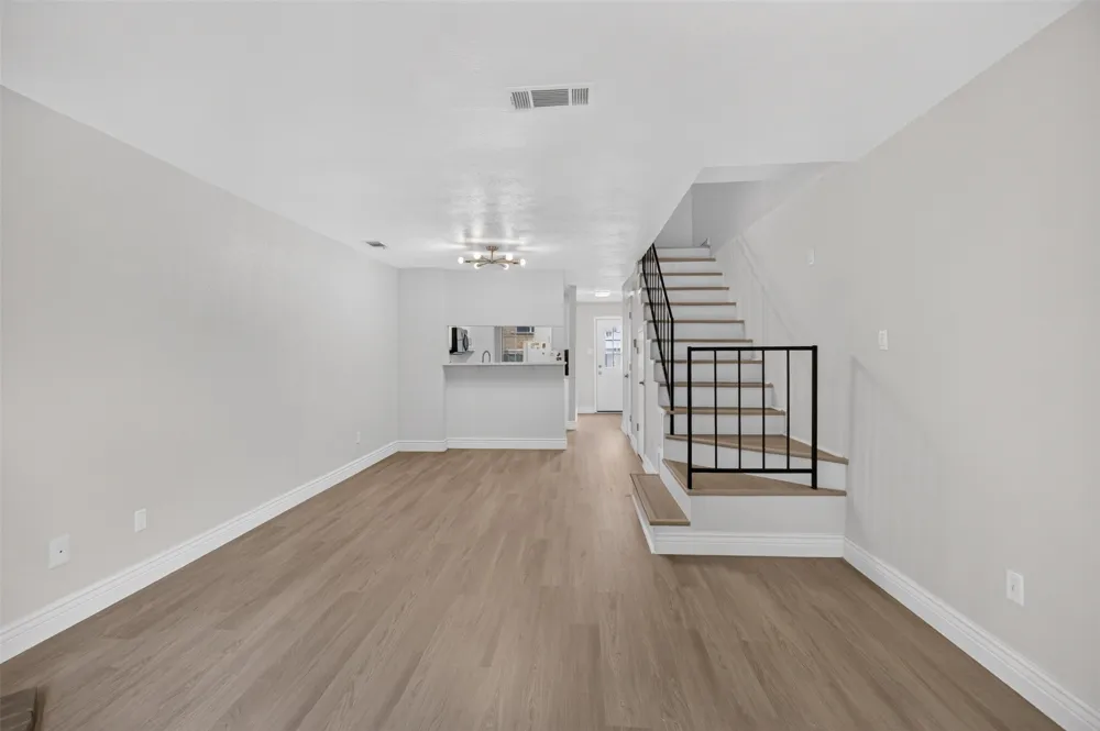 621 Carriagehouse Lane #8F Garland, TX 75040
