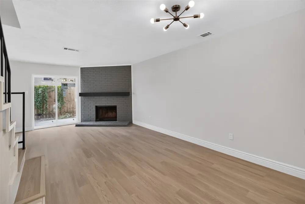 621 Carriagehouse Lane #8F Garland, TX 75040