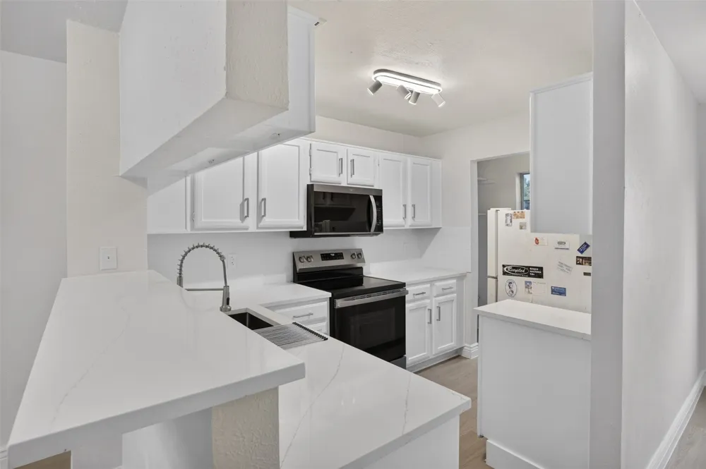 621 Carriagehouse Lane #8F Garland, TX 75040