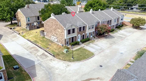 621 Carriagehouse Lane #8F