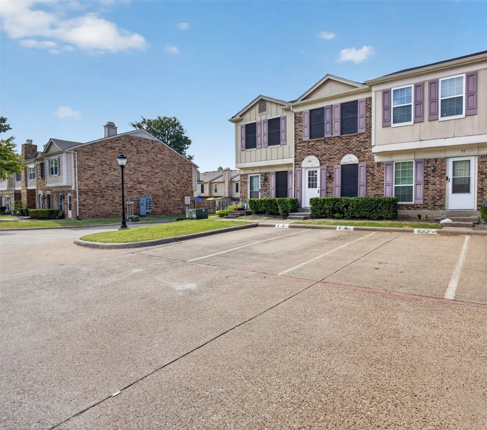 621 Carriagehouse Lane #8F Garland, TX 75040