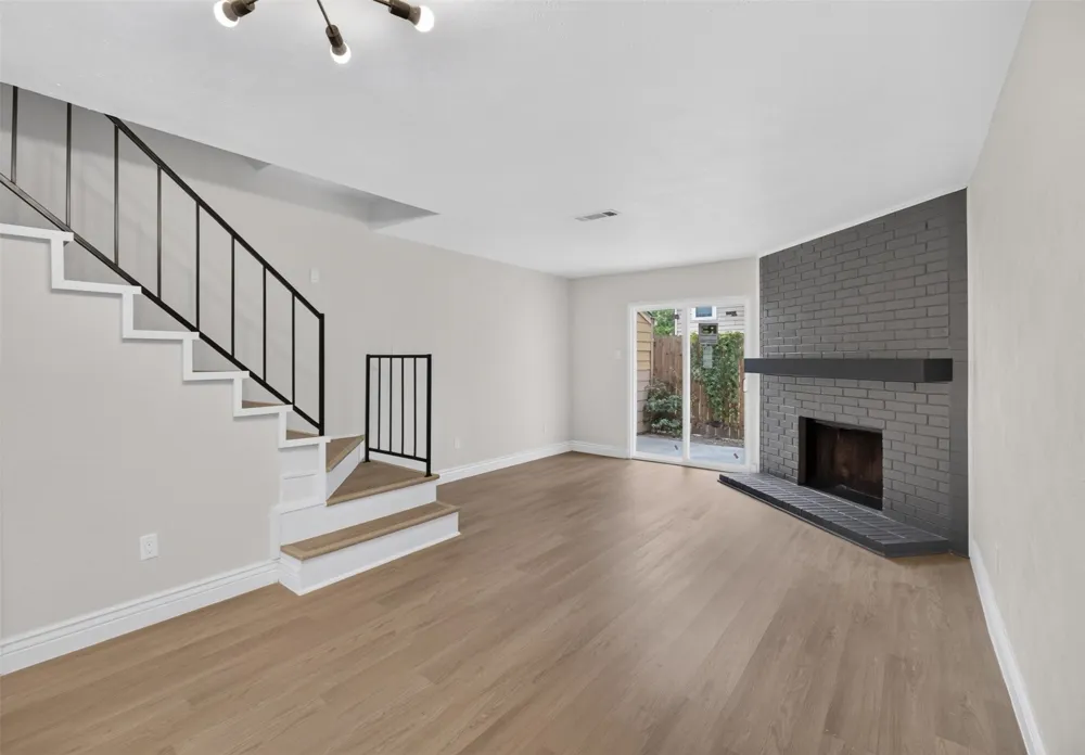 621 Carriagehouse Lane #8F Garland, TX 75040