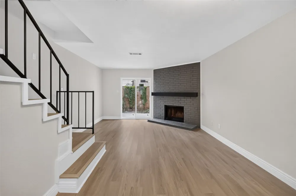 621 Carriagehouse Lane #8F Garland, TX 75040