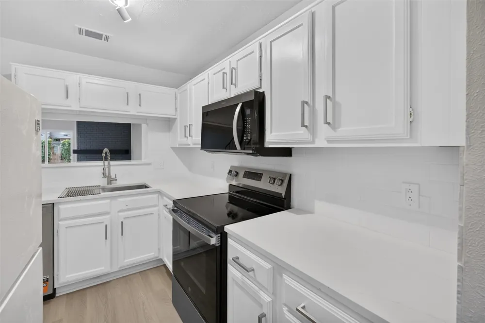 621 Carriagehouse Lane #8F Garland, TX 75040