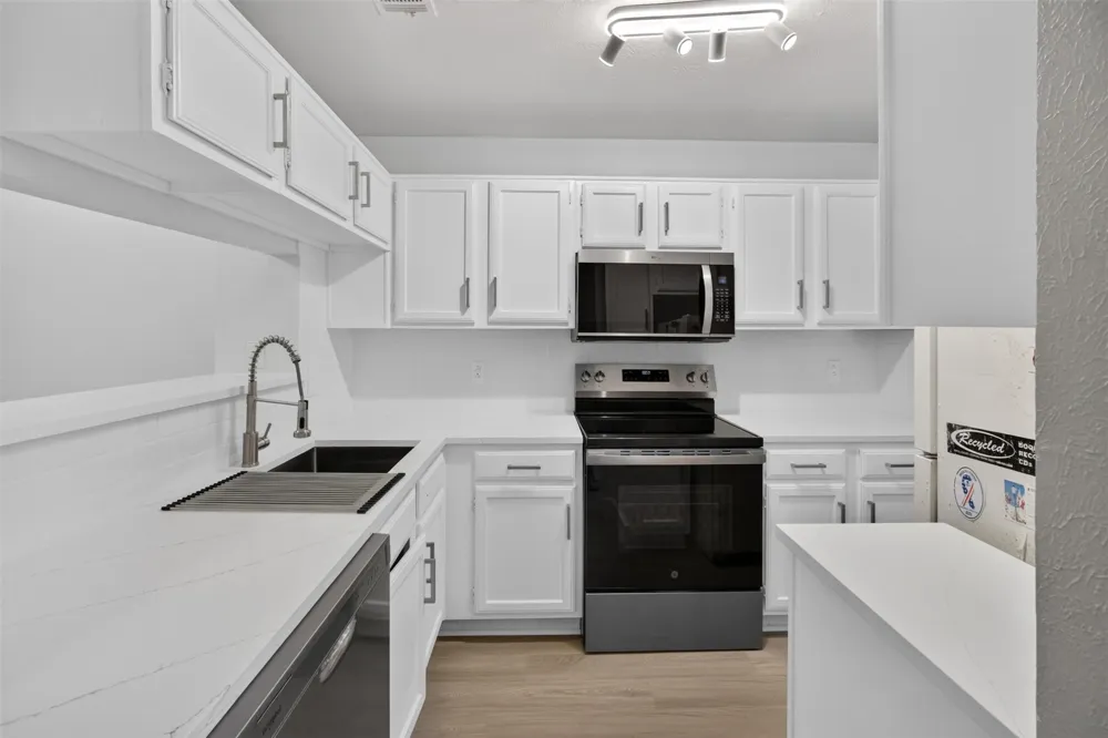621 Carriagehouse Lane #8F Garland, TX 75040