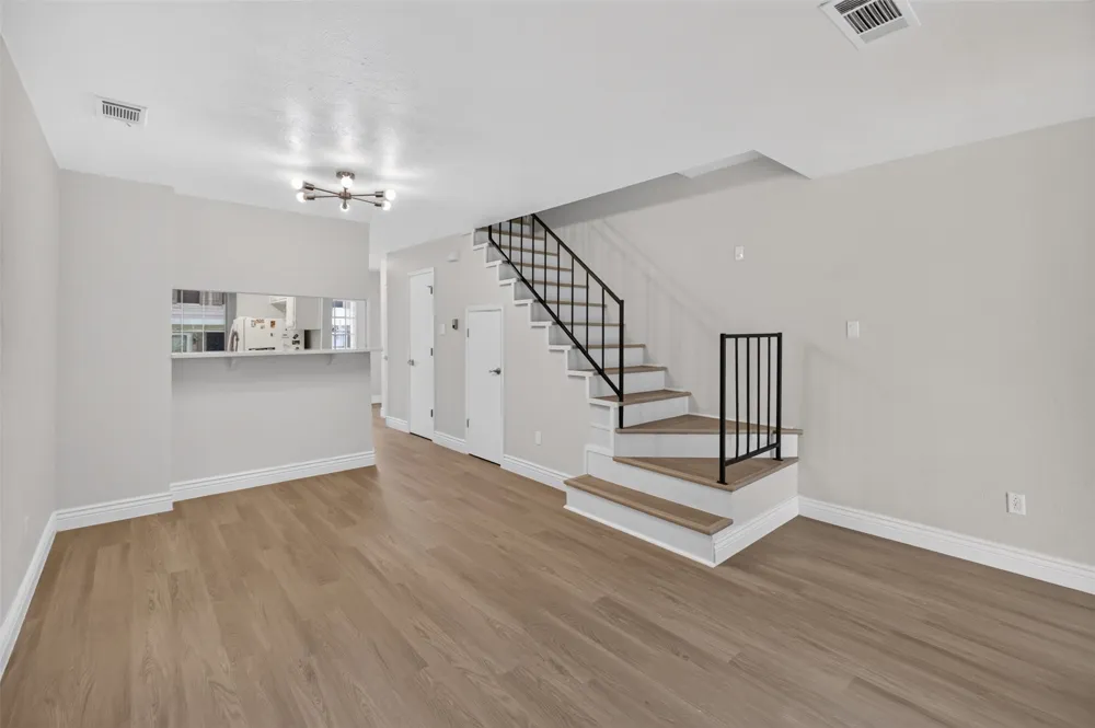 621 Carriagehouse Lane #8F Garland, TX 75040