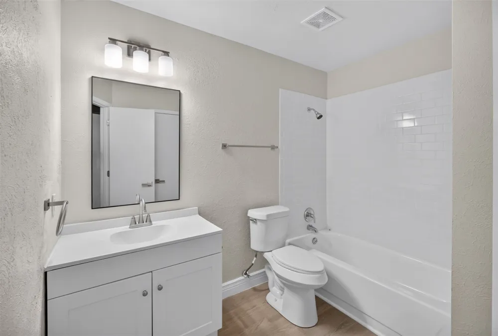 621 Carriagehouse Lane #8F Garland, TX 75040