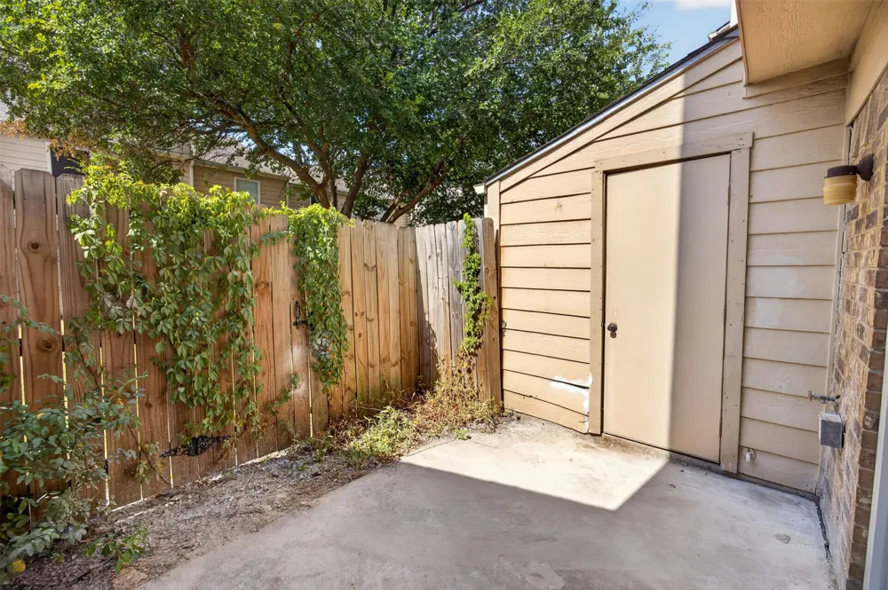 621 Carriagehouse Lane #8F Garland, TX 75040