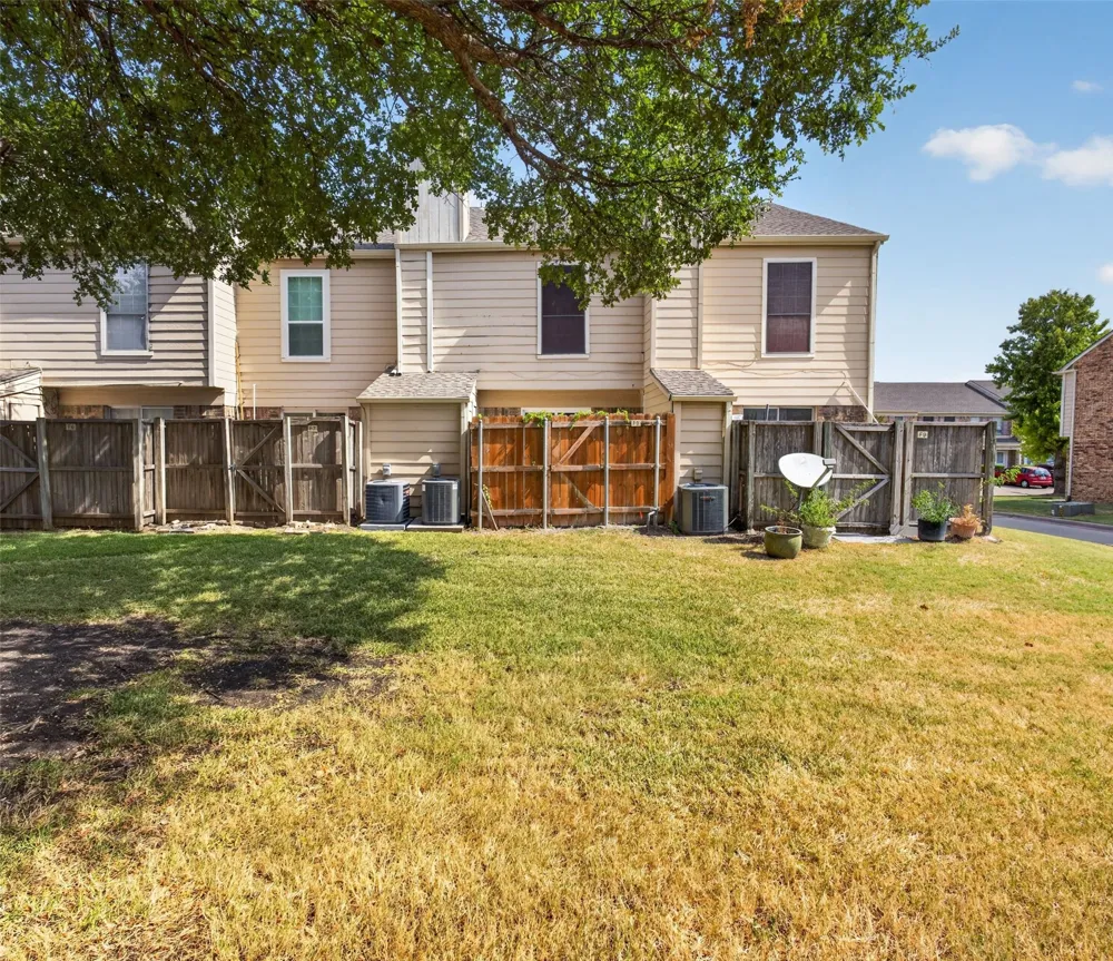 621 Carriagehouse Lane #8F Garland, TX 75040