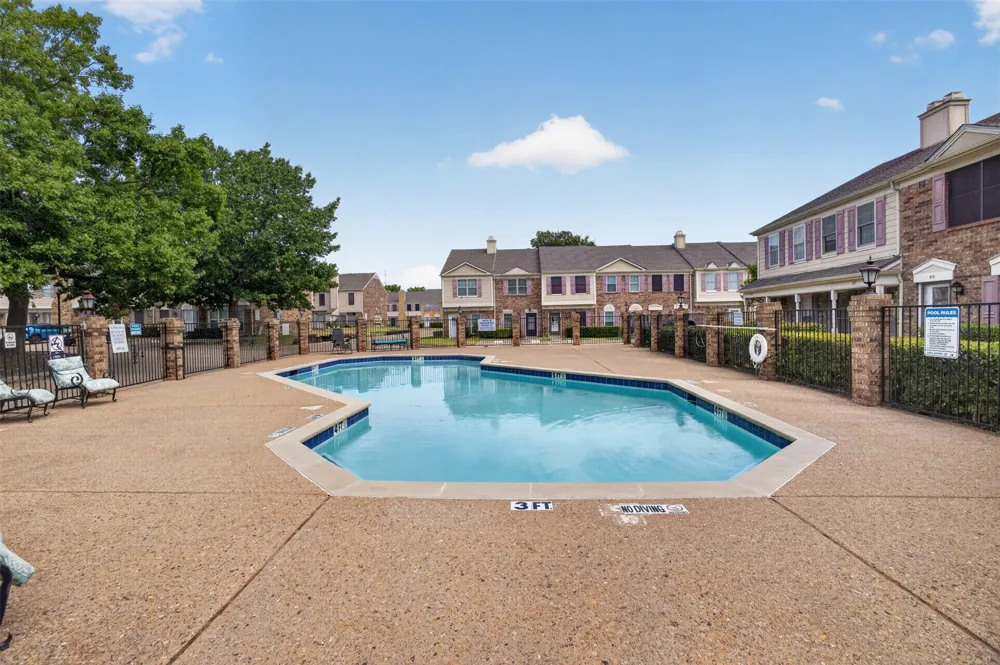 621 Carriagehouse Lane #8F Garland, TX 75040