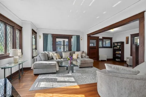 19 Ashwood Ter