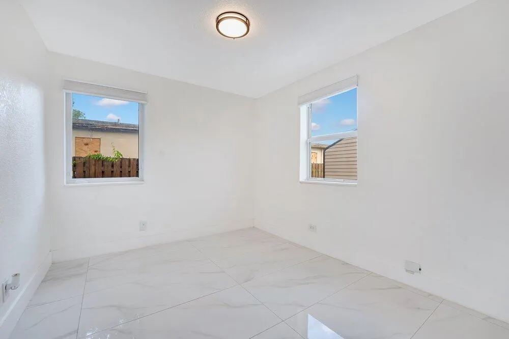 2220 HOPE STREET Hollywood, FL 33020
