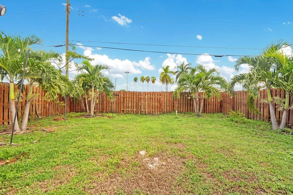2220 HOPE STREET Hollywood, FL 33020