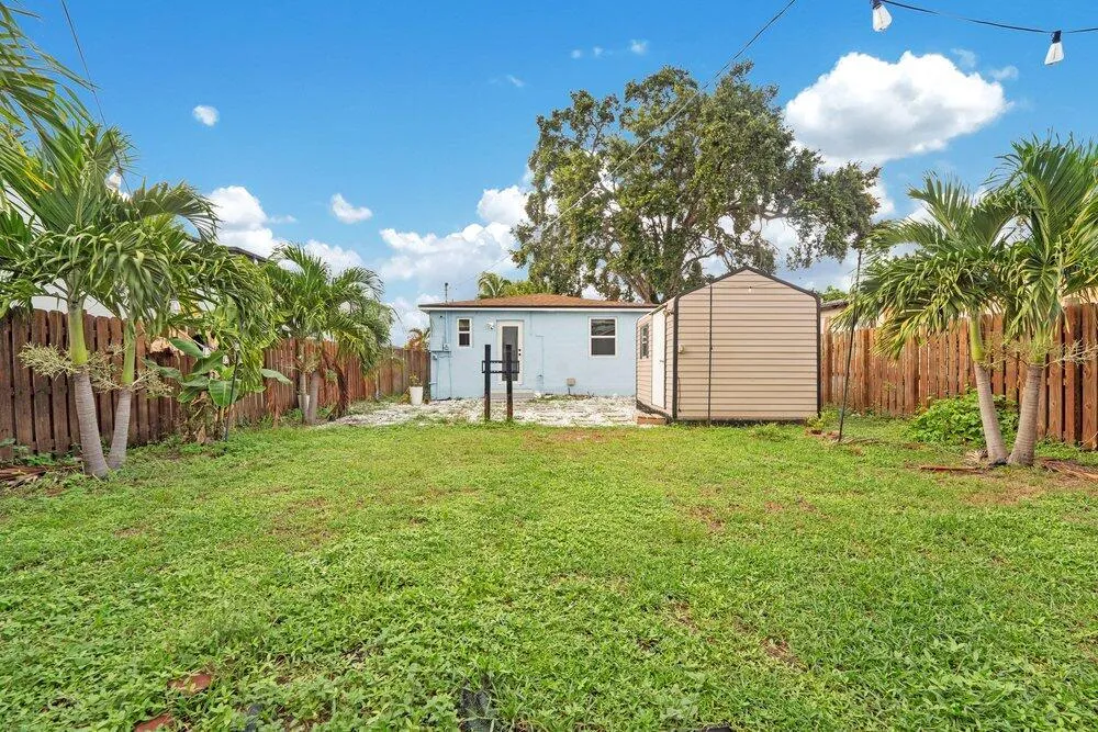 2220 HOPE STREET Hollywood, FL 33020