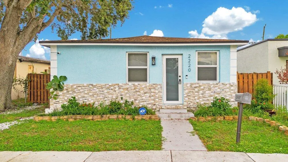 2220 HOPE STREET Hollywood, FL 33020
