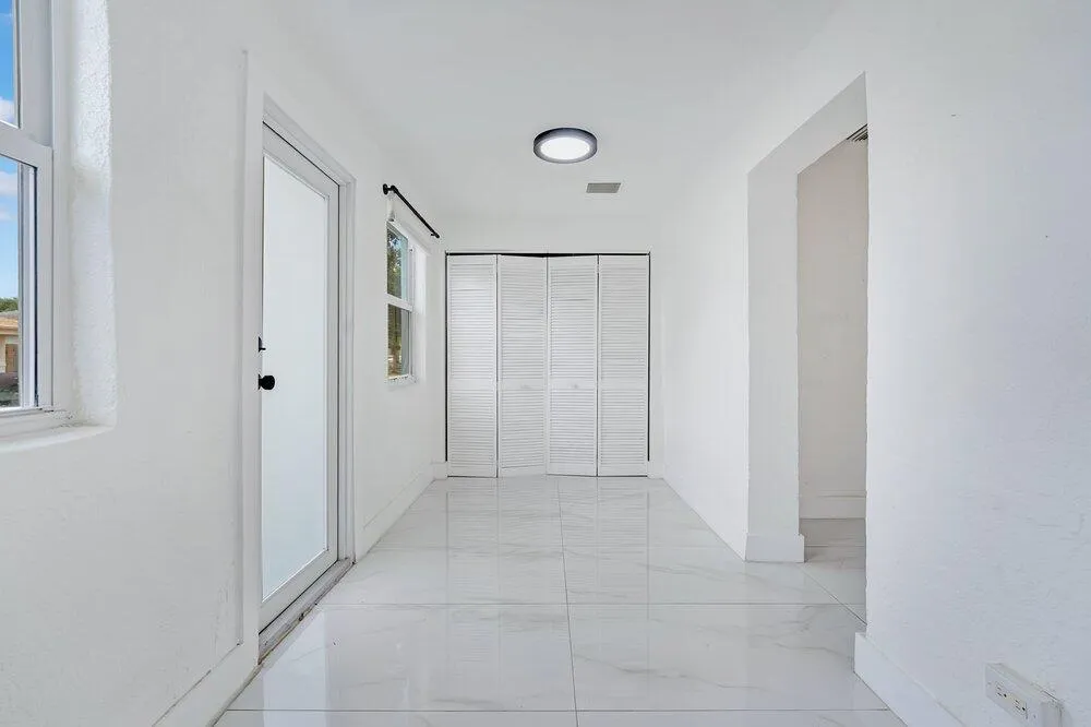 2220 HOPE STREET Hollywood, FL 33020