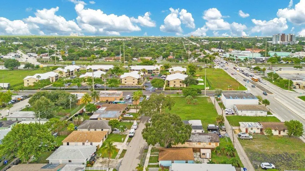 2220 HOPE STREET Hollywood, FL 33020