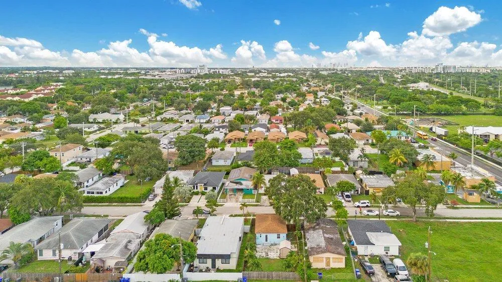 2220 HOPE STREET Hollywood, FL 33020