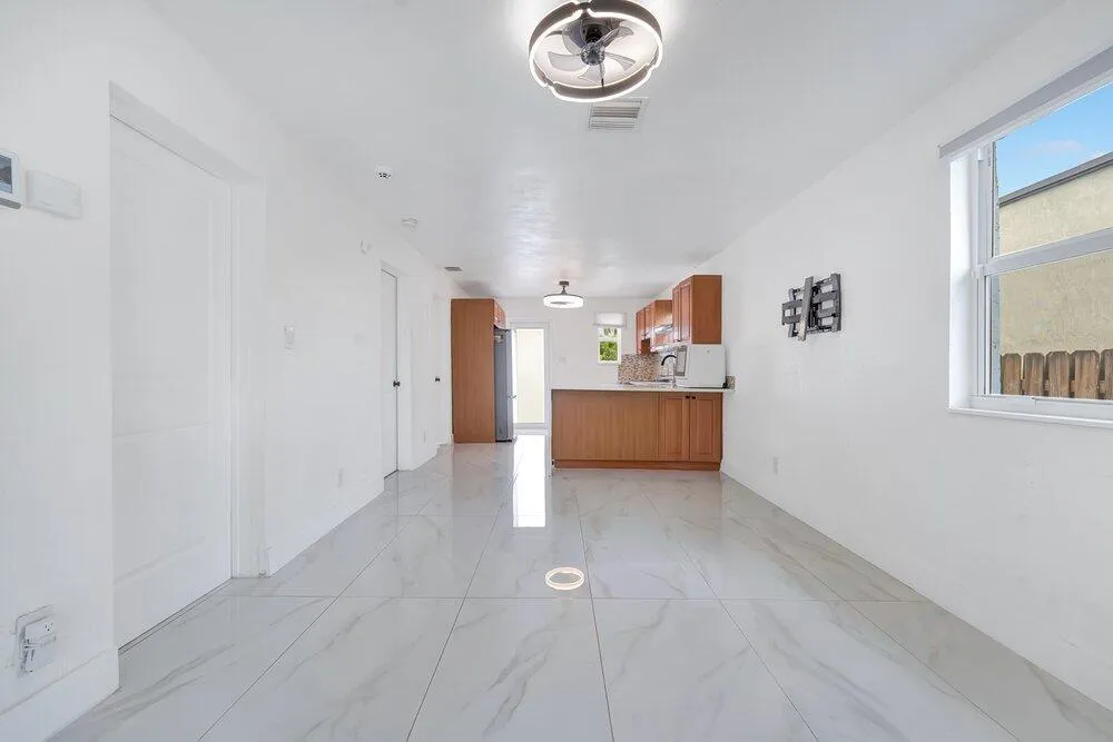 2220 HOPE STREET Hollywood, FL 33020