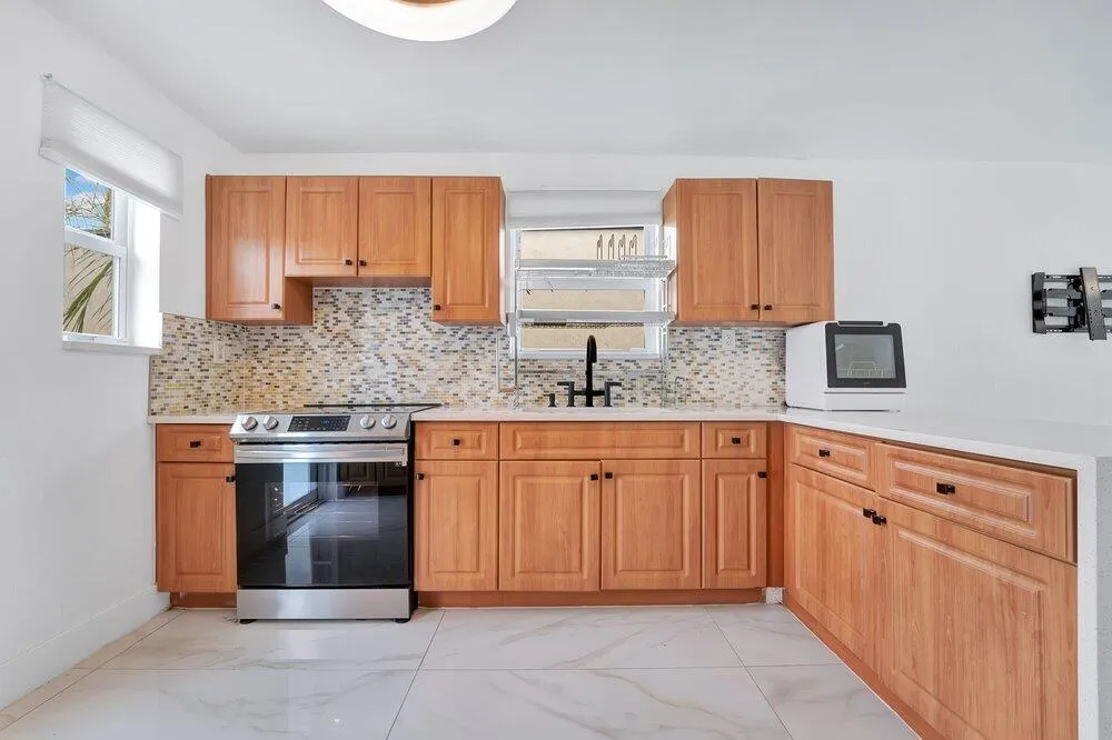 2220 HOPE STREET Hollywood, FL 33020