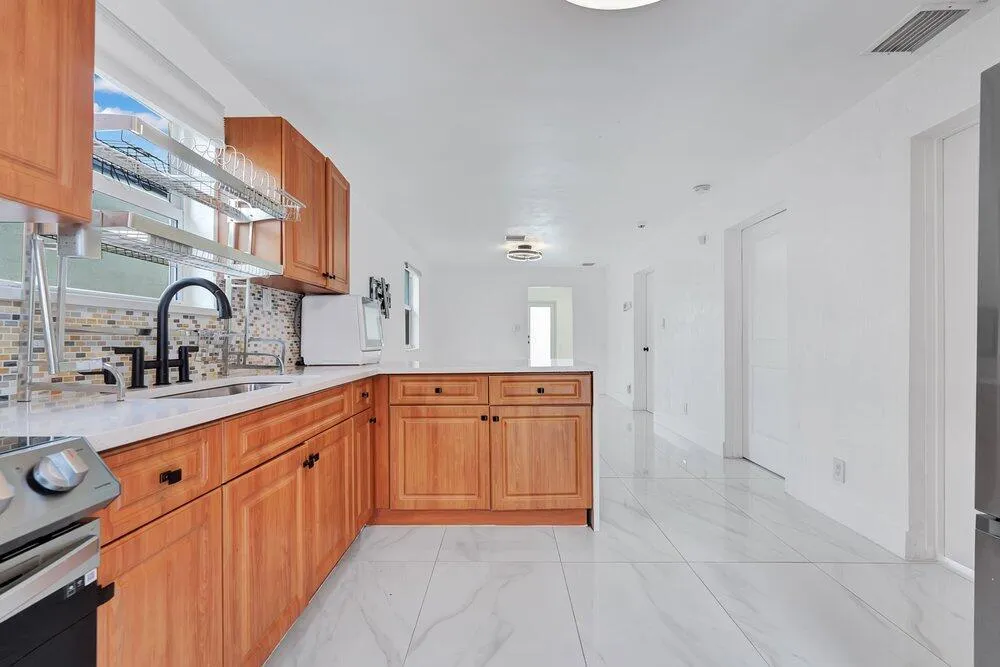 2220 HOPE STREET Hollywood, FL 33020