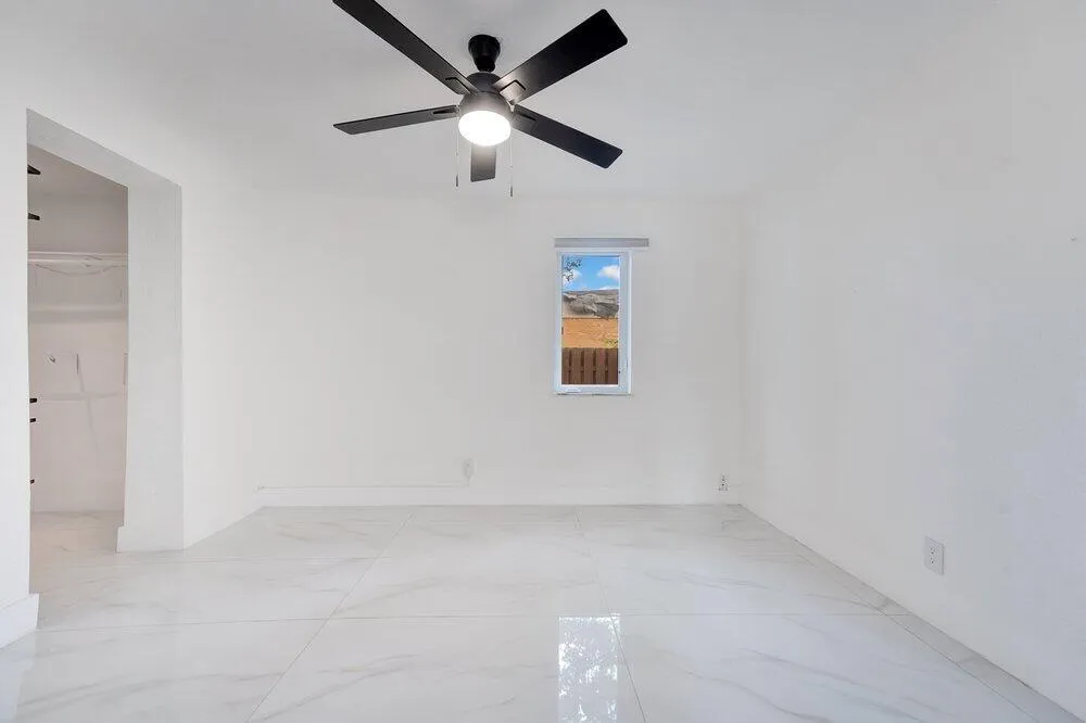 2220 HOPE STREET Hollywood, FL 33020