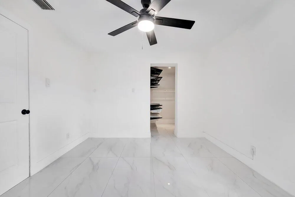 2220 HOPE STREET Hollywood, FL 33020