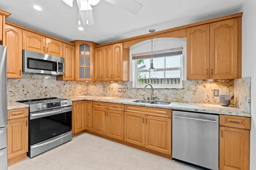 5611 SW 97TH TERRACE Cooper City, FL 33328