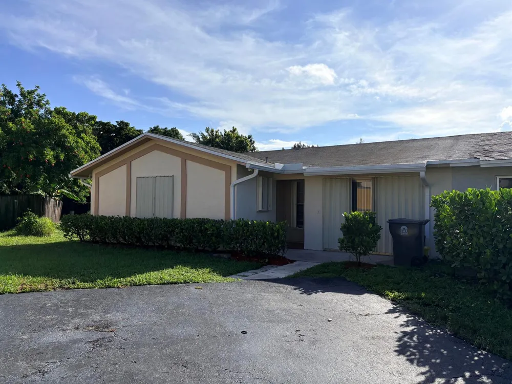 8732 Satalite Terrace Lake Park, FL 33403