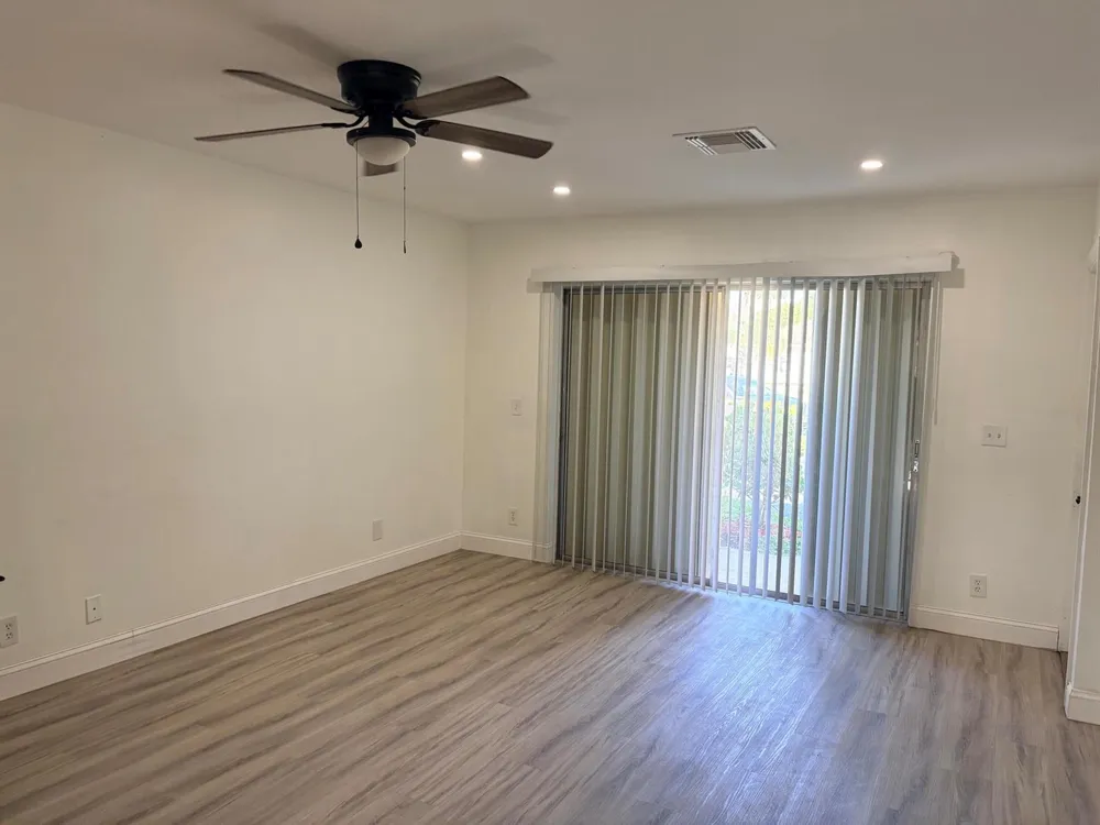 8732 Satalite Terrace Lake Park, FL 33403