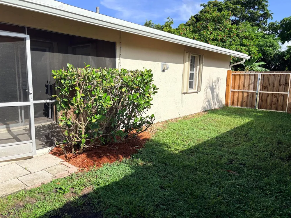 8732 Satalite Terrace Lake Park, FL 33403