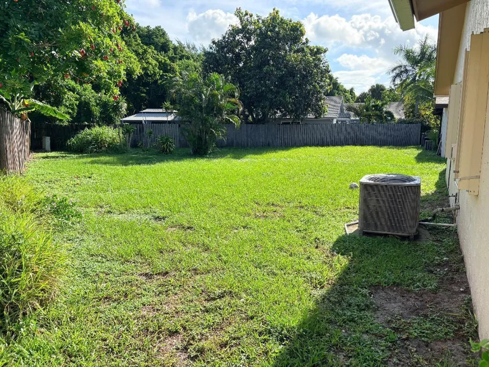 8732 Satalite Terrace Lake Park, FL 33403