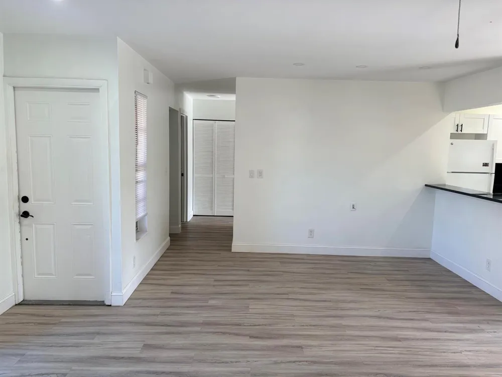 8732 Satalite Terrace Lake Park, FL 33403