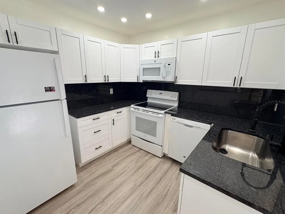 8732 Satalite Terrace Lake Park, FL 33403