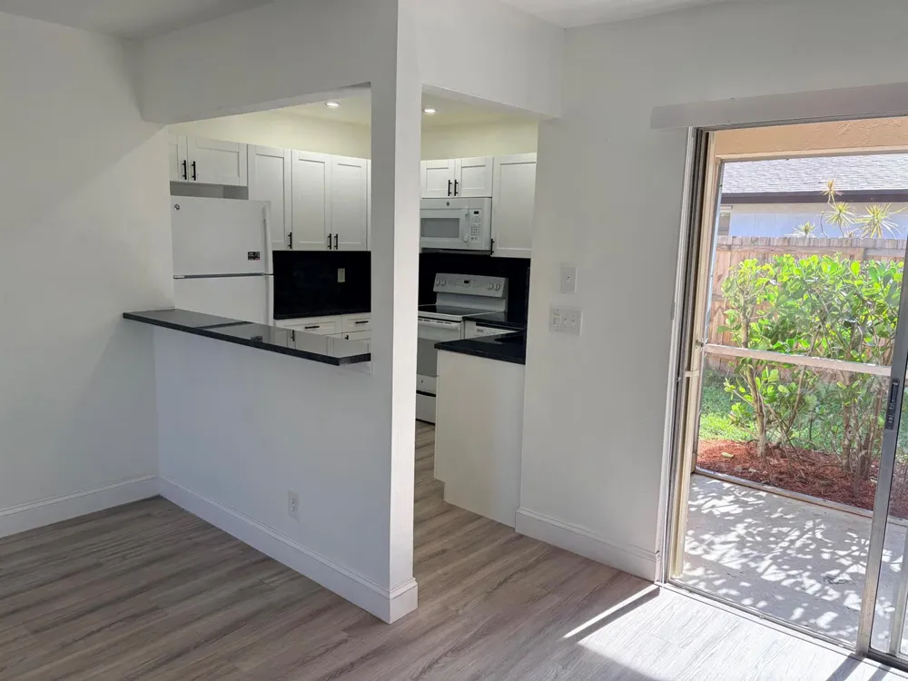8732 Satalite Terrace Lake Park, FL 33403